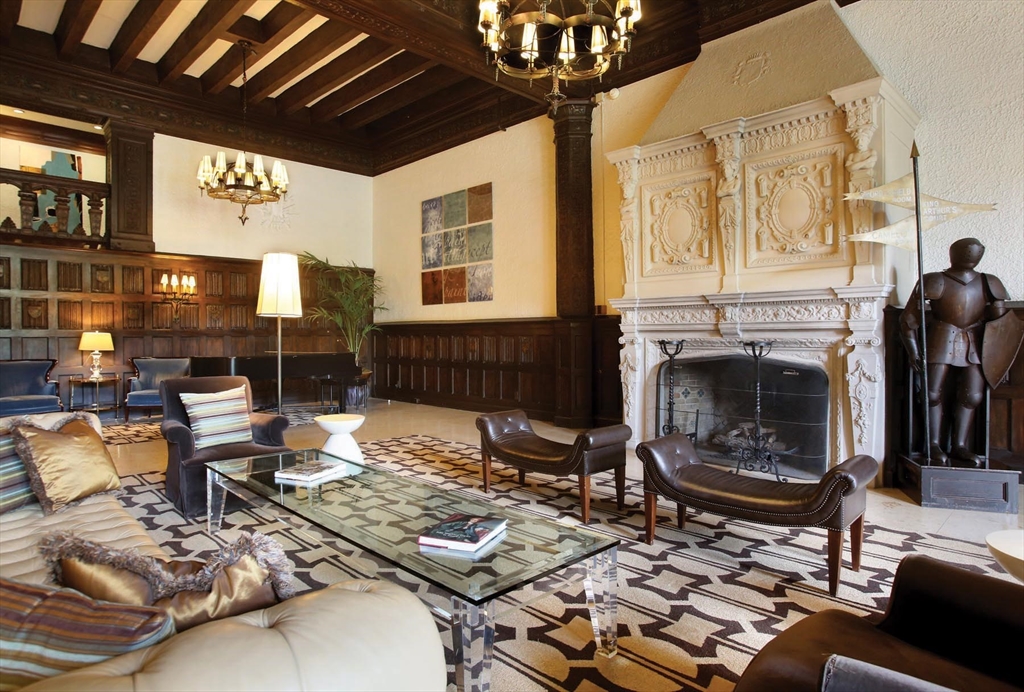 20 Chapel St Unit: APH4