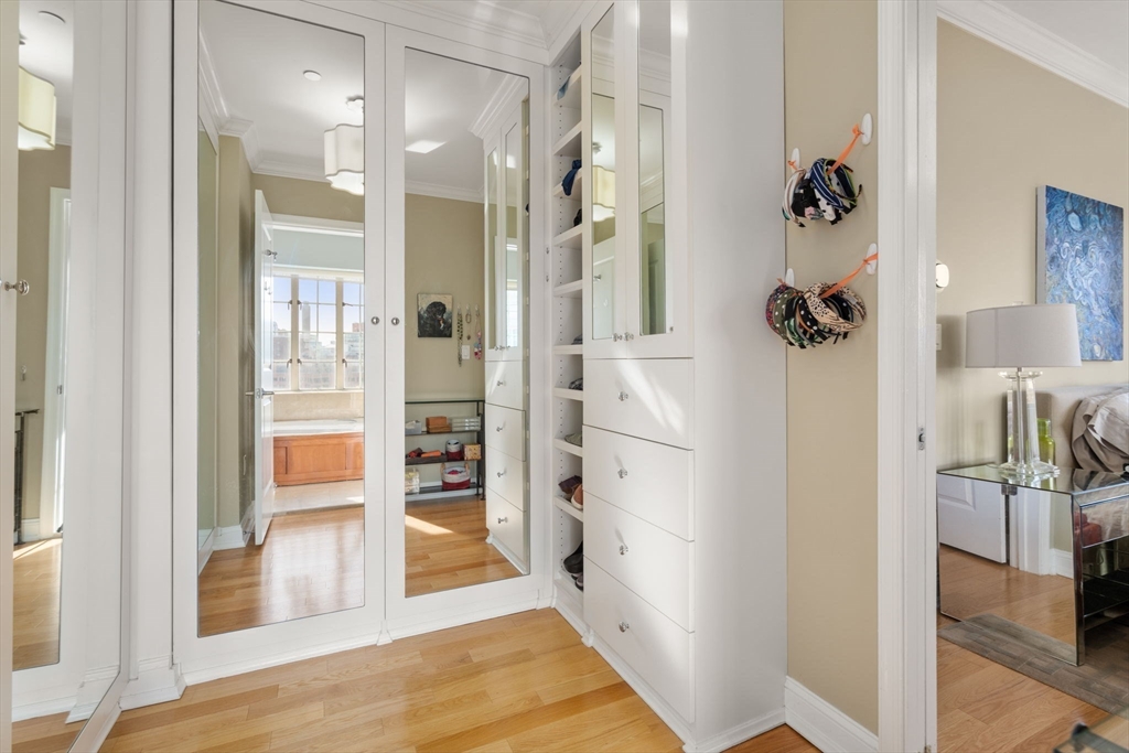 20 Chapel St Unit: APH4