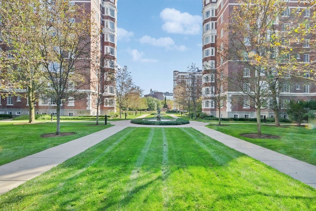 20 Chapel St Unit: APH4