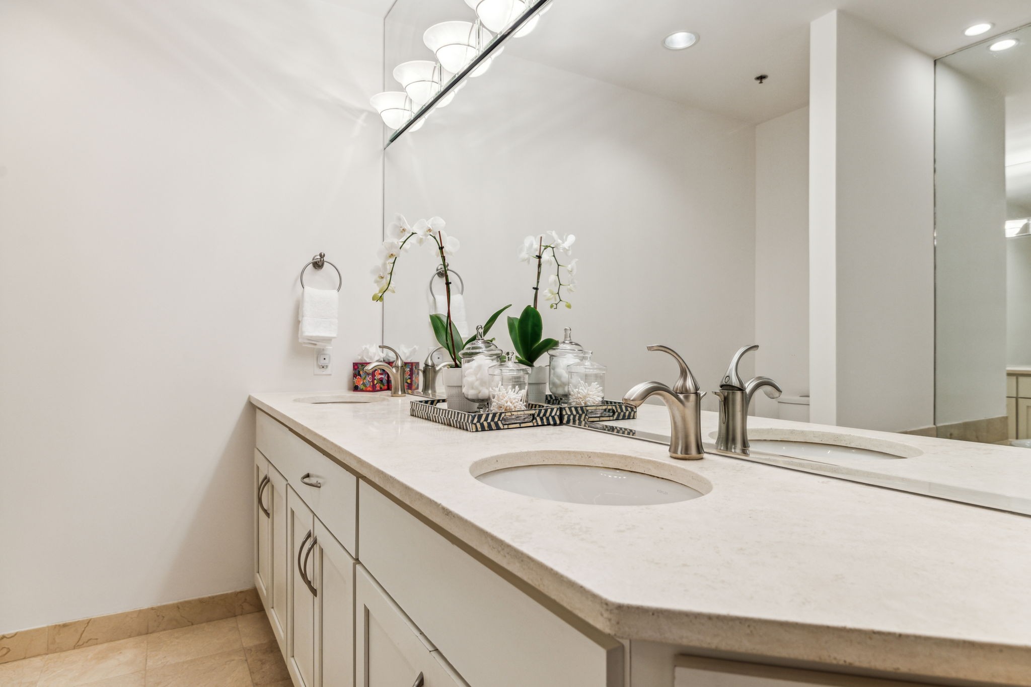 110 31st Ave, N Unit: 407