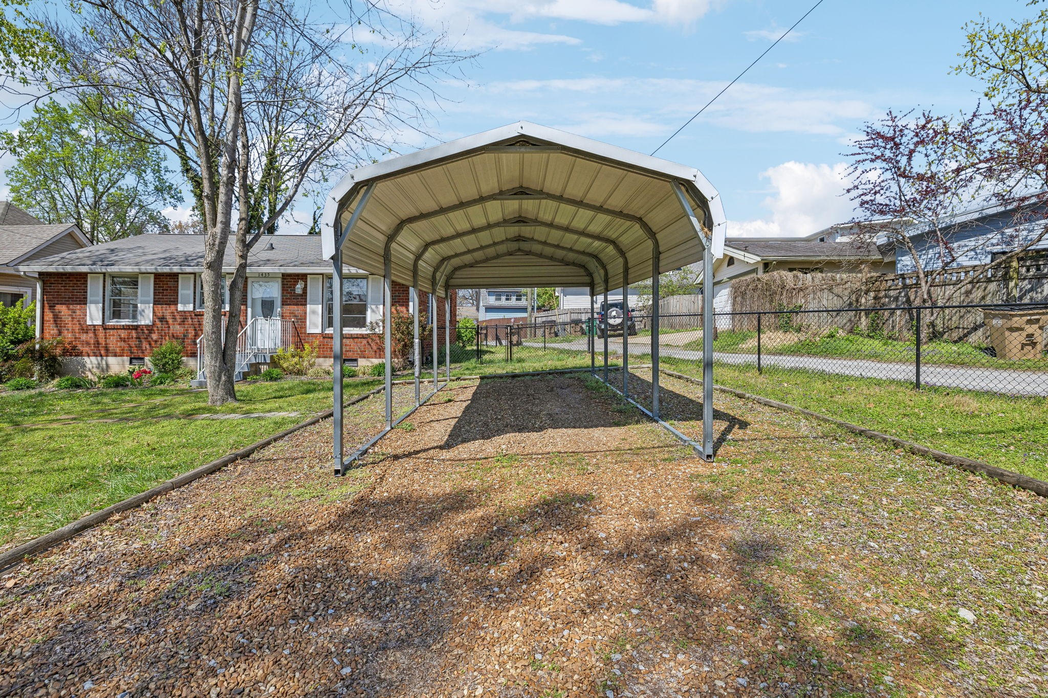 1435 Roberts