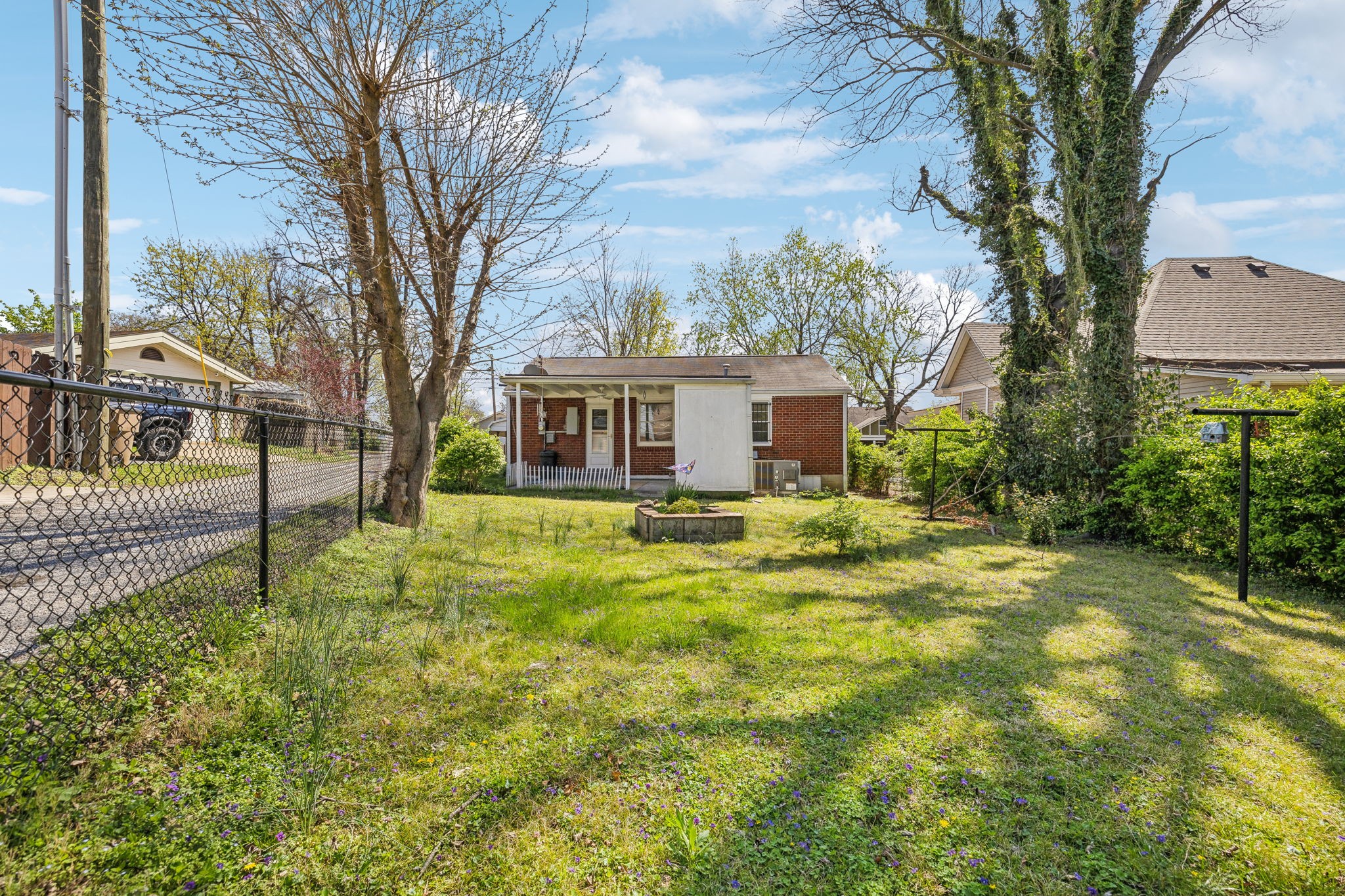 1435 Roberts