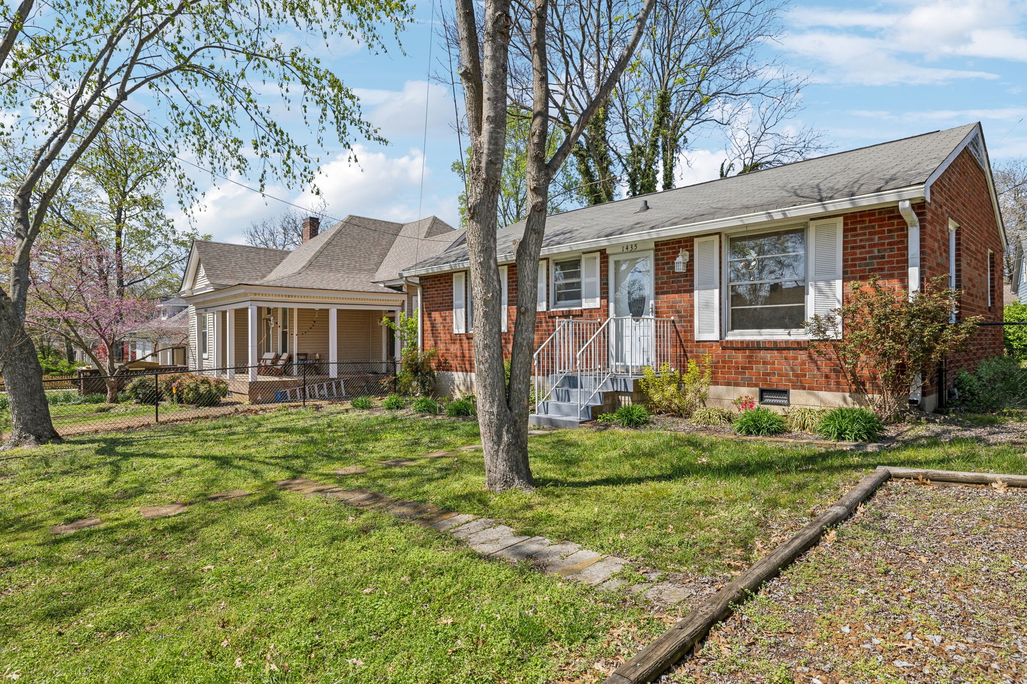 1435 Roberts