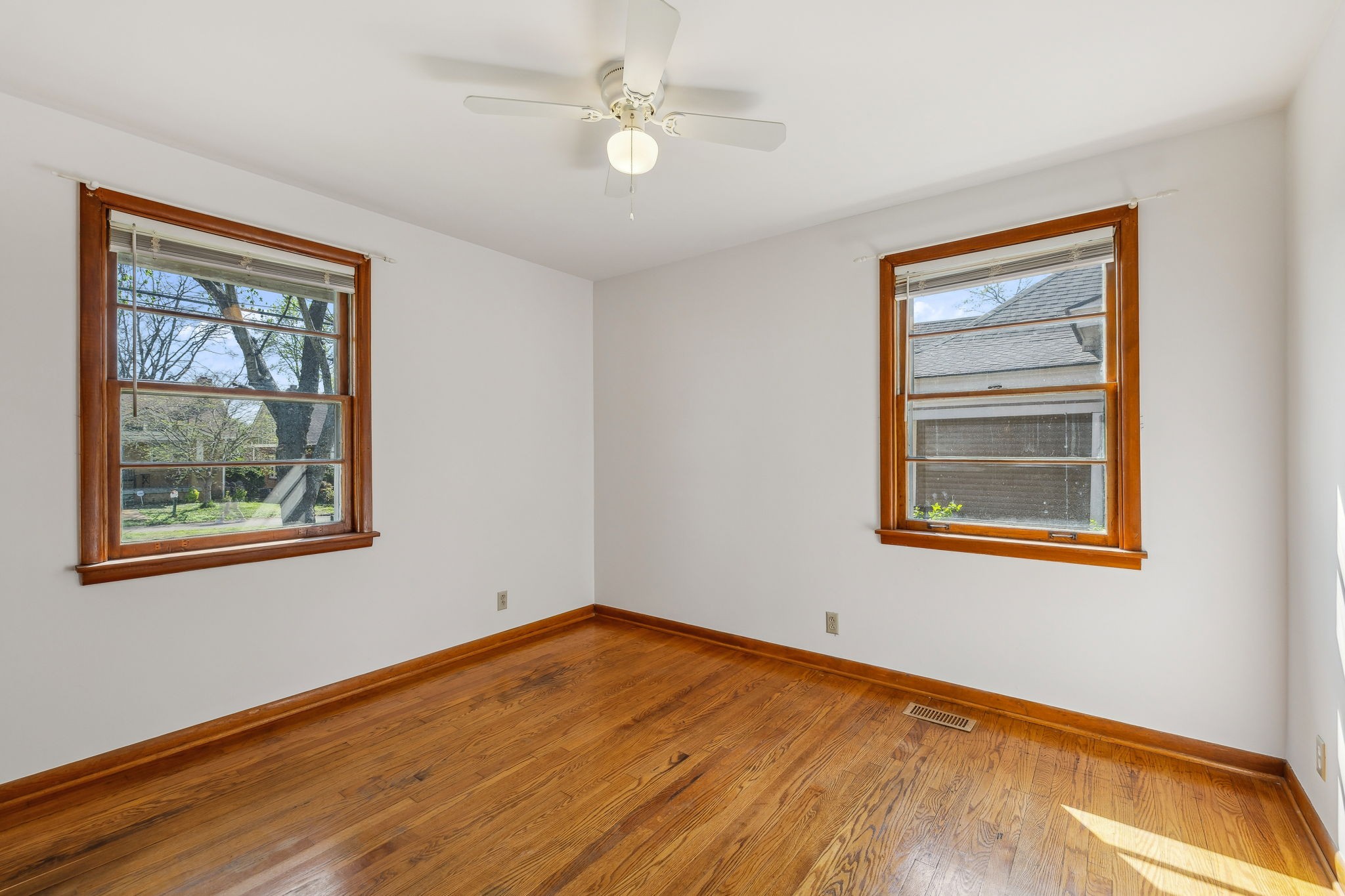 1435 Roberts