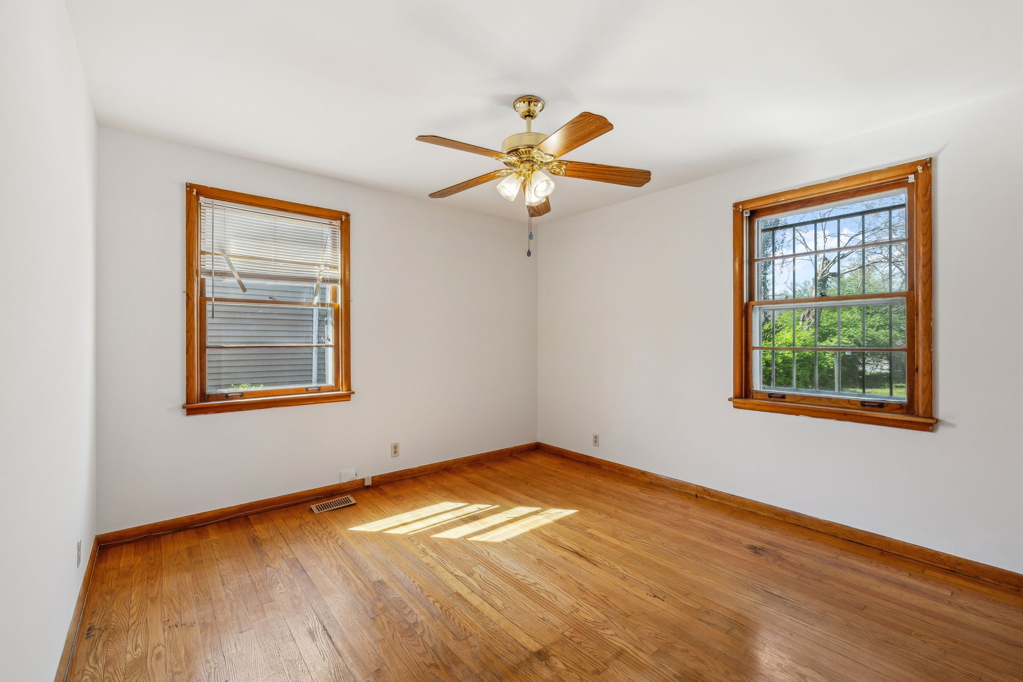 1435 Roberts