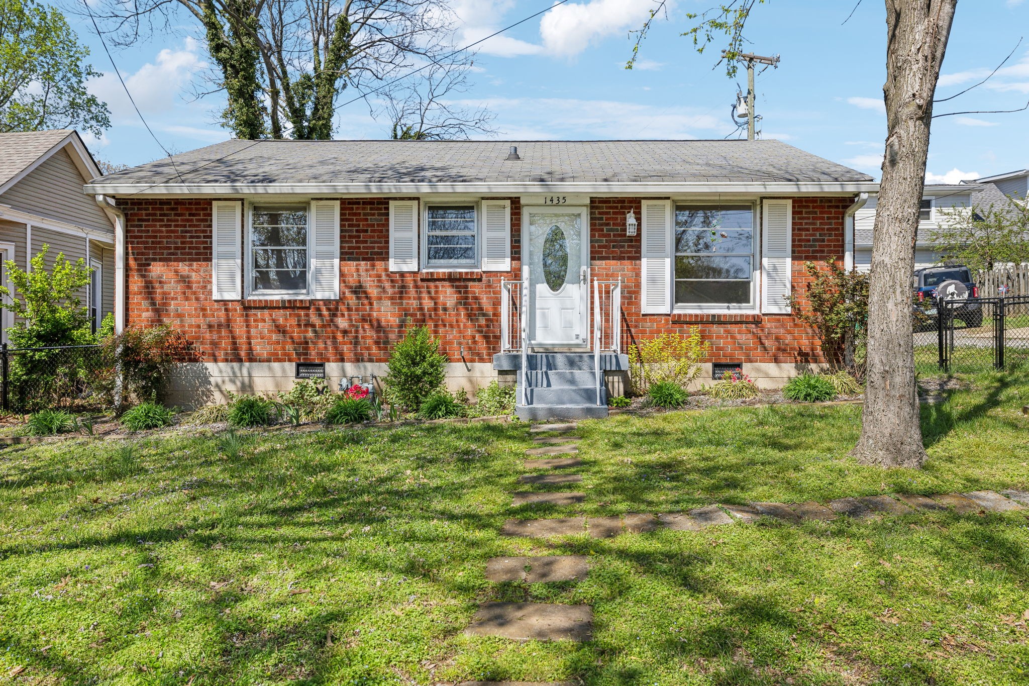 1435 Roberts