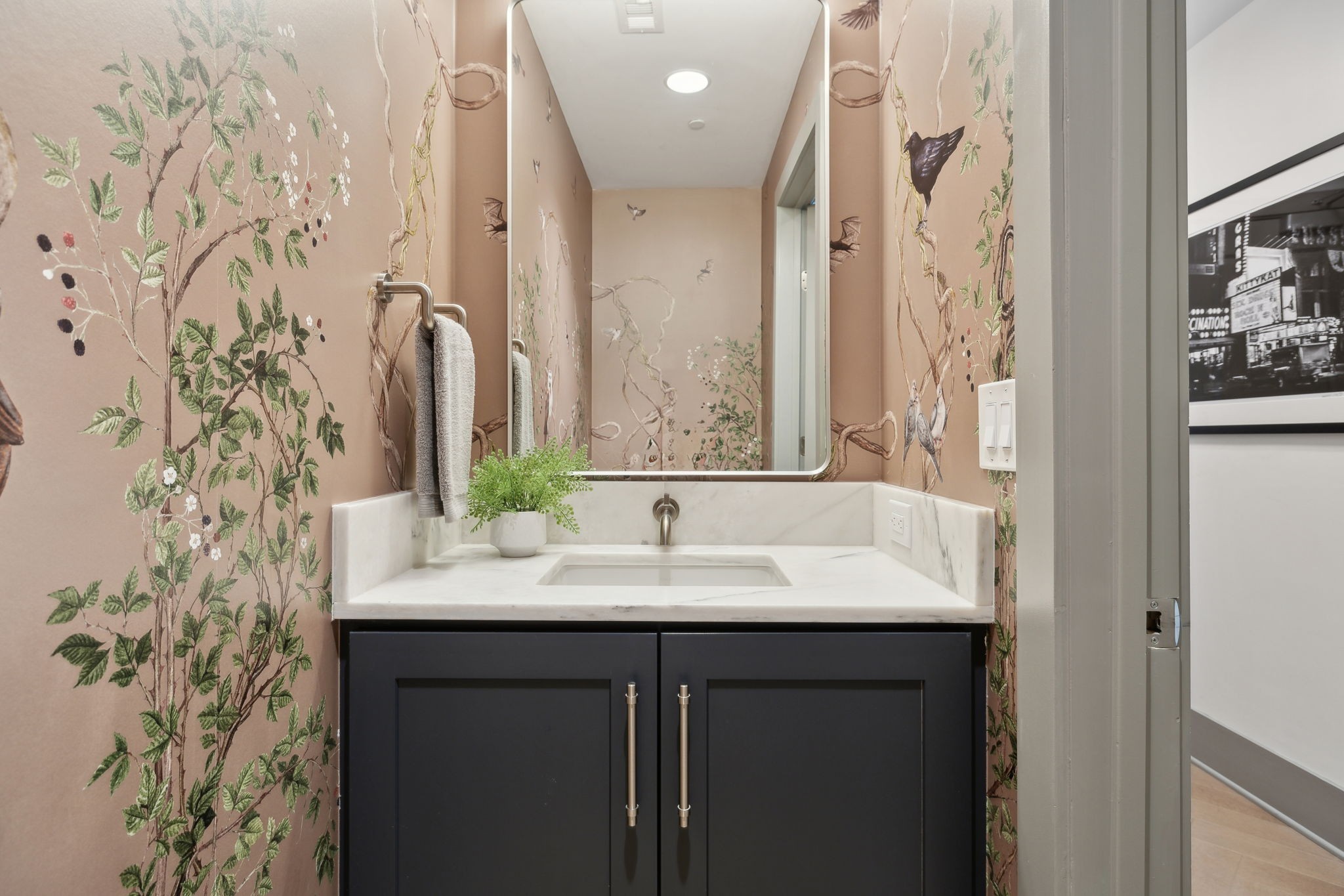 1616 West End Avenue Unit: 2008