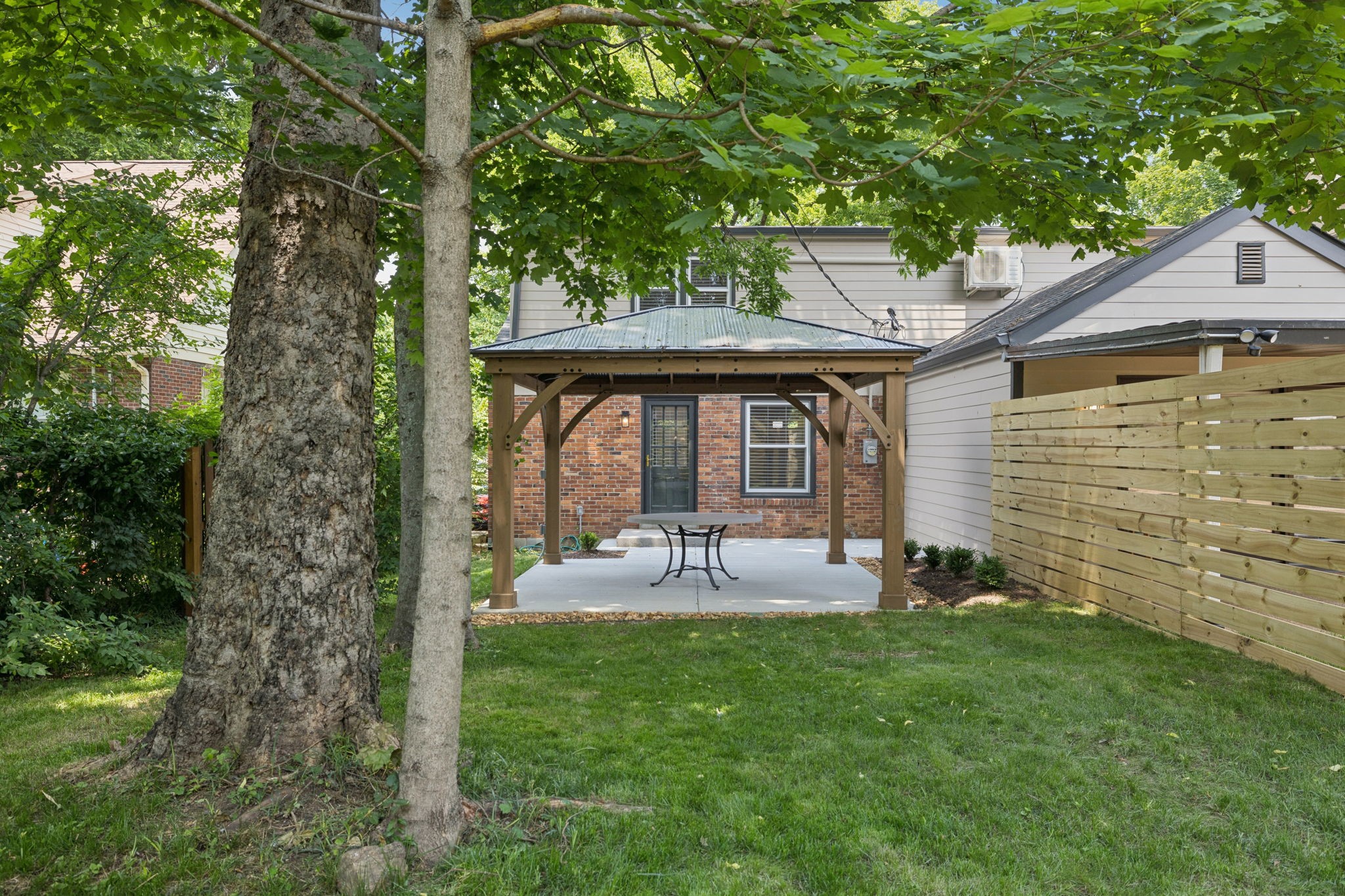 2815 Acklen