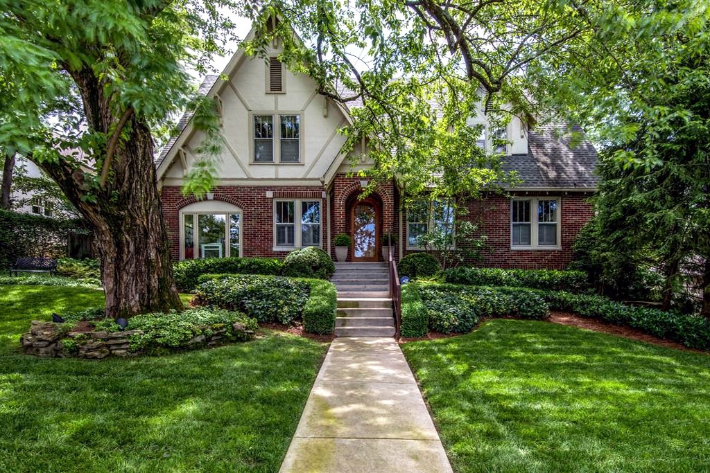 2617 Barton