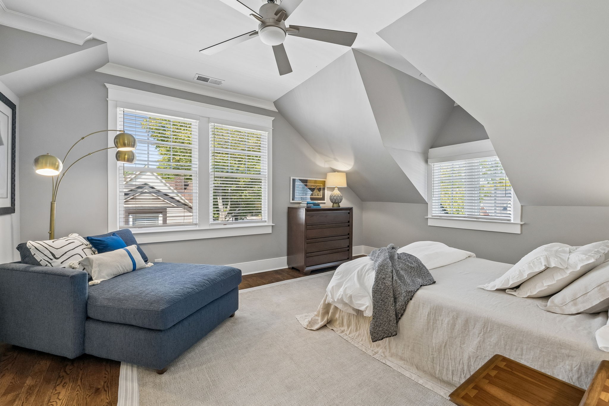 2813 Acklen