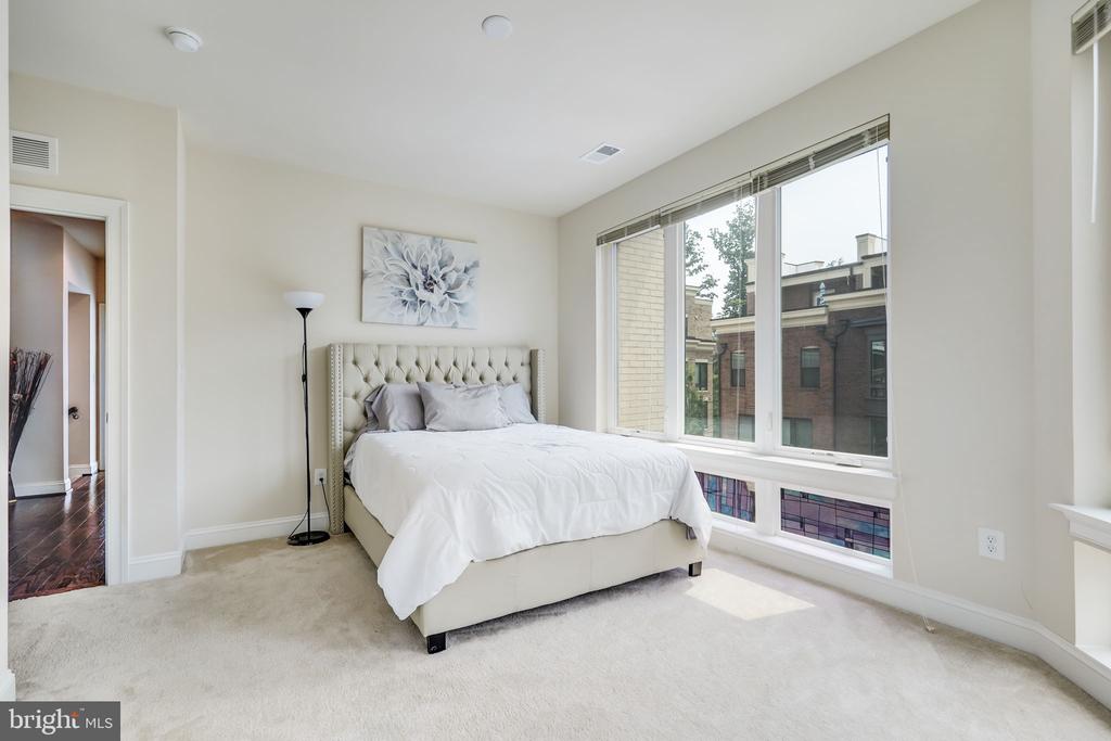 515 HALLIARD LANE 398