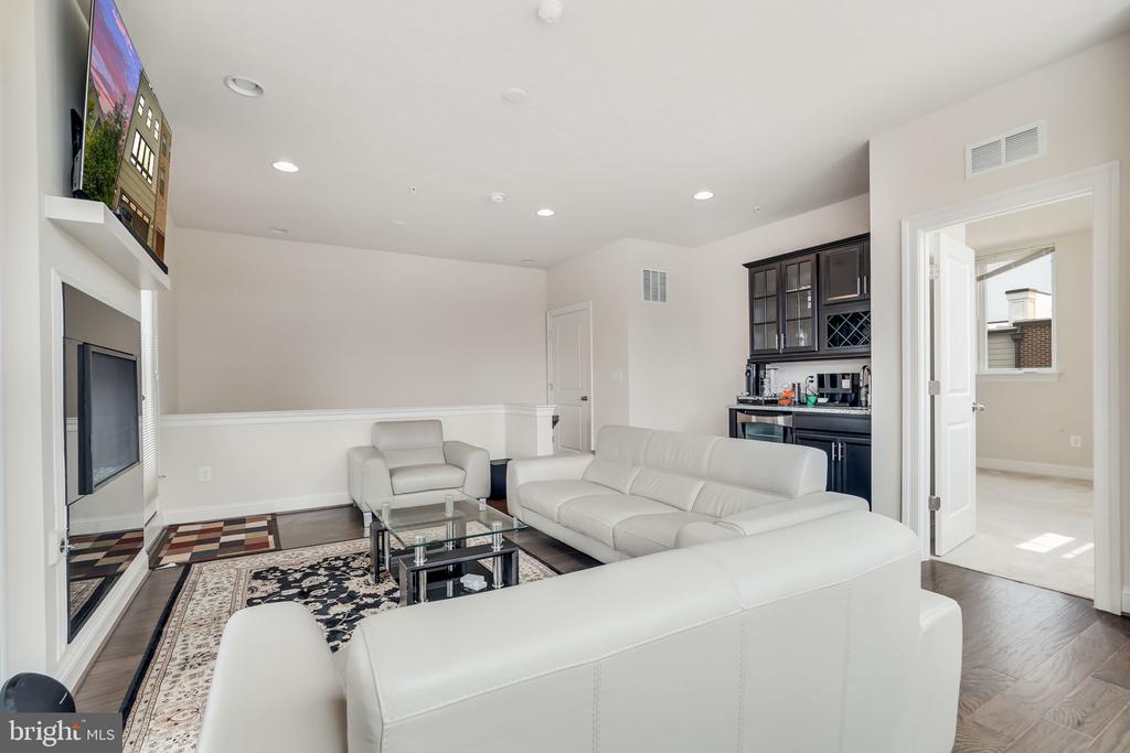 515 HALLIARD LANE 398