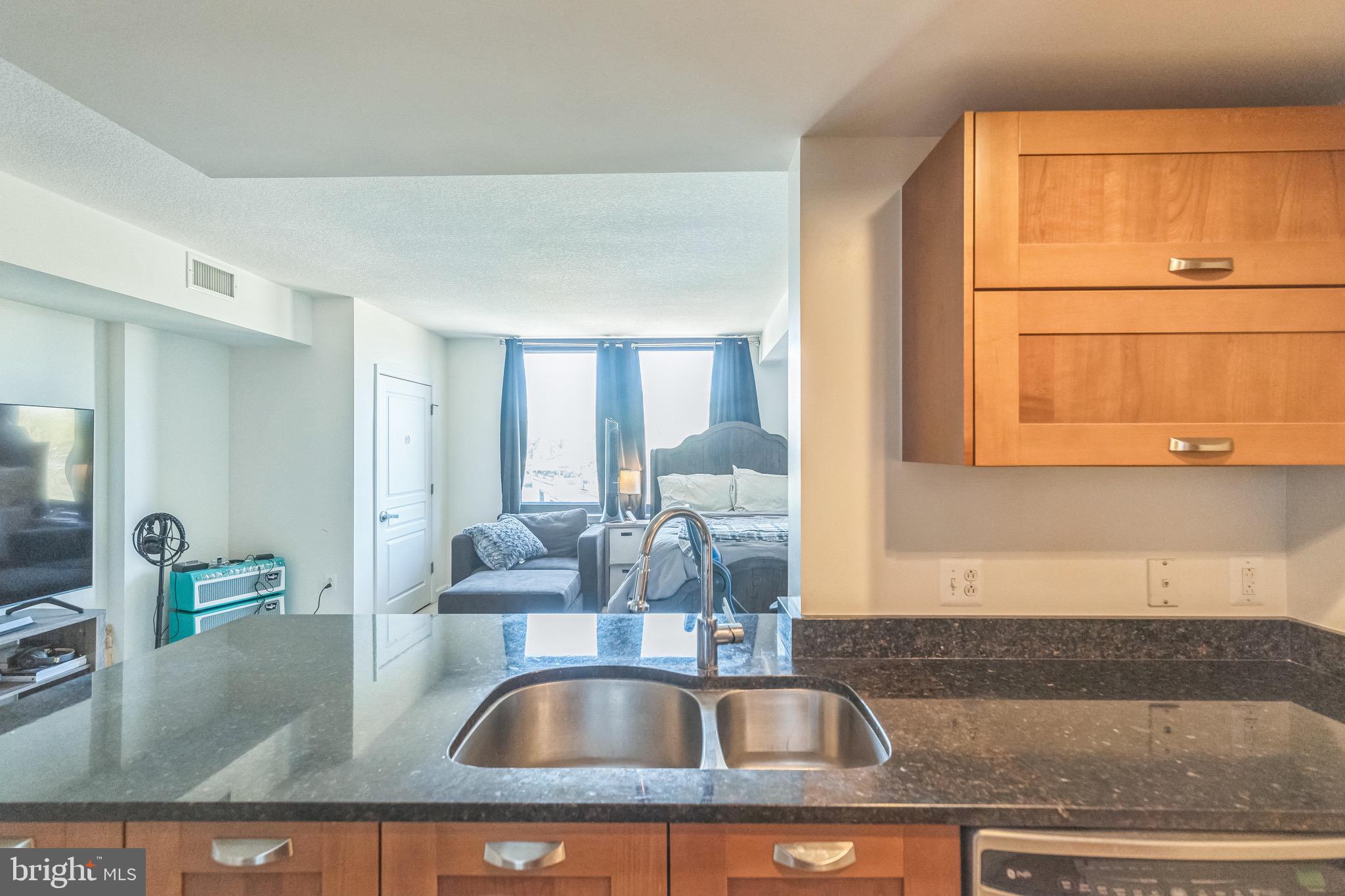 2451 MIDTOWN AVENUE 1118