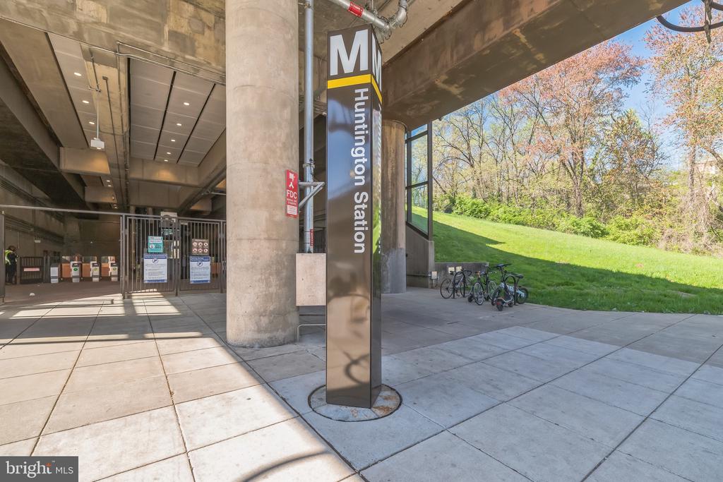 2451 MIDTOWN AVENUE 1118