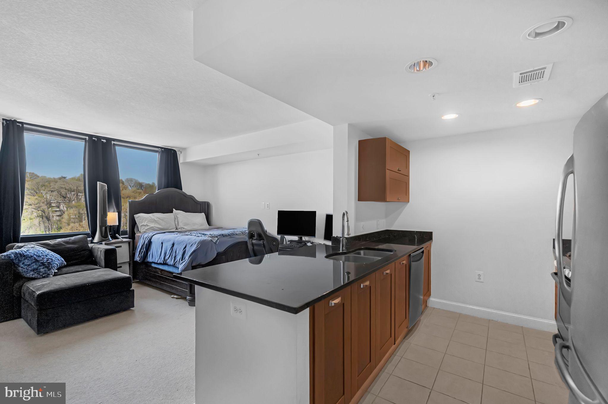 2451 MIDTOWN AVENUE 1118