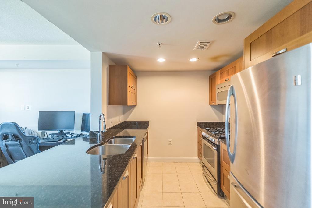 2451 MIDTOWN AVENUE 1118