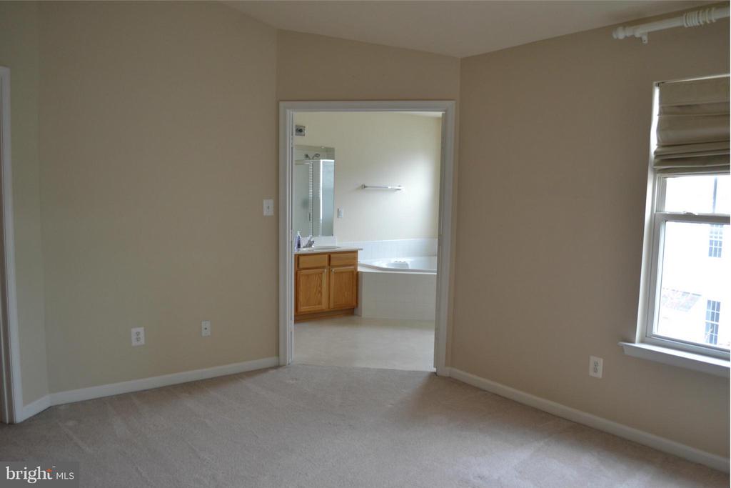 16732 SWEENEY LANE