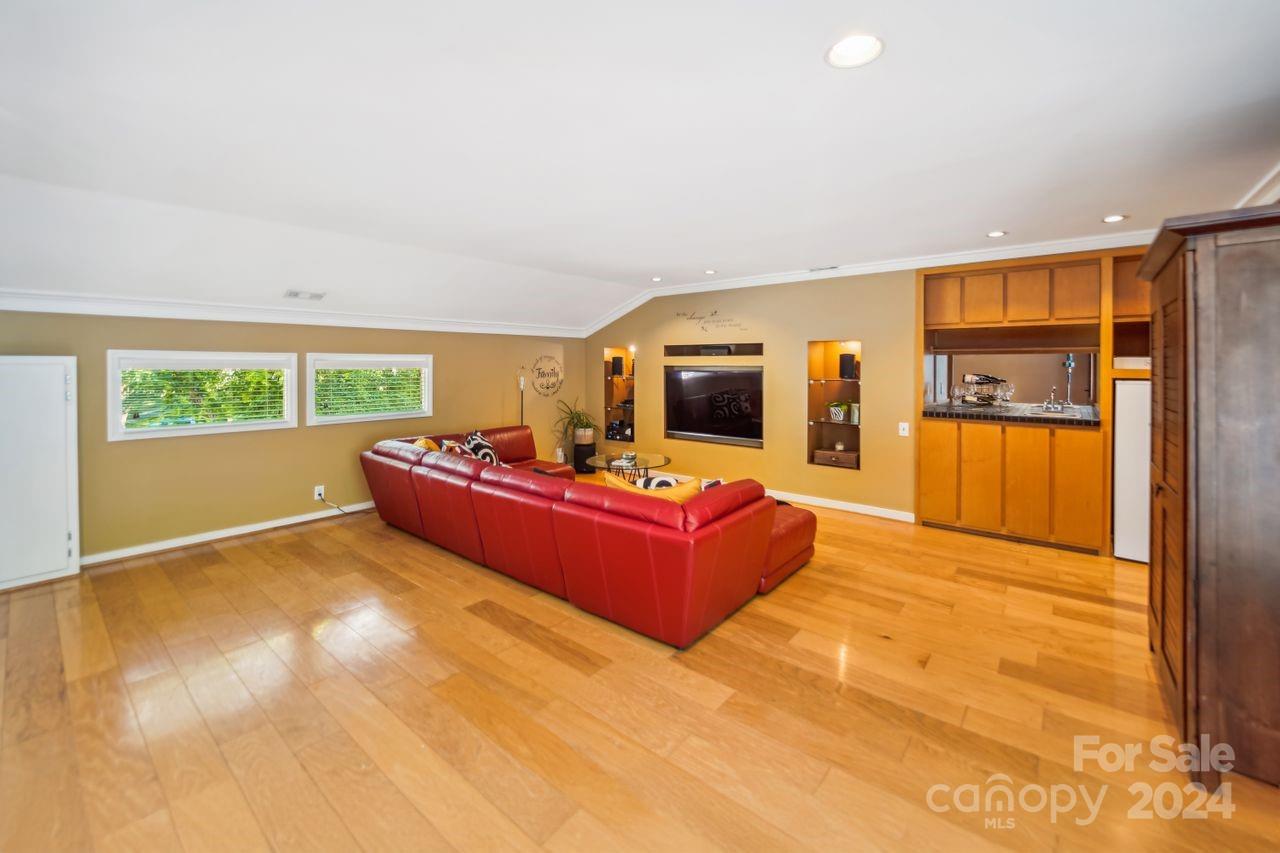 9558 Hunting Court