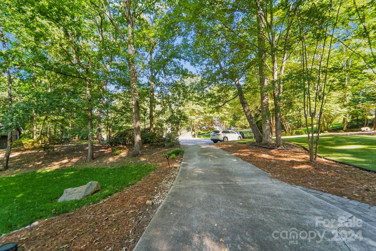 9558 Hunting Court
