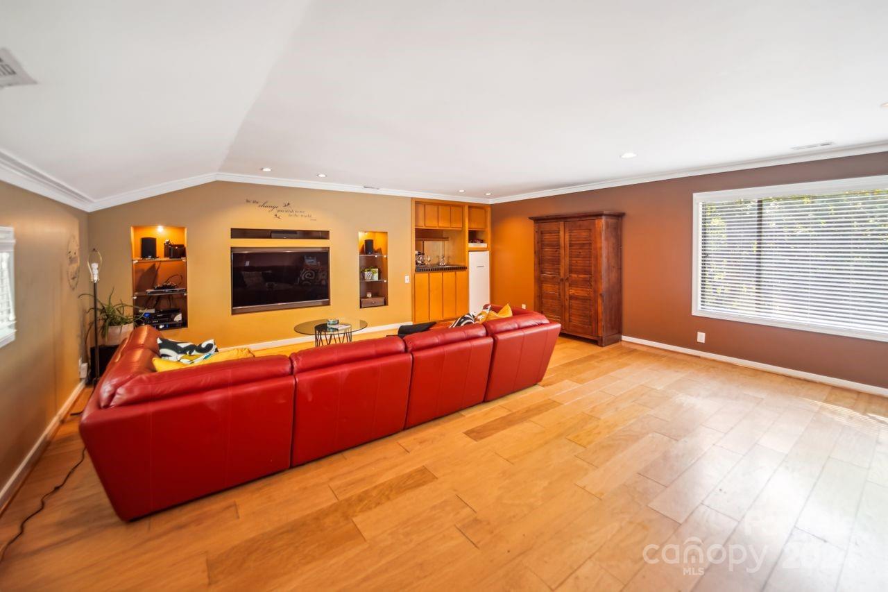 9558 Hunting Court