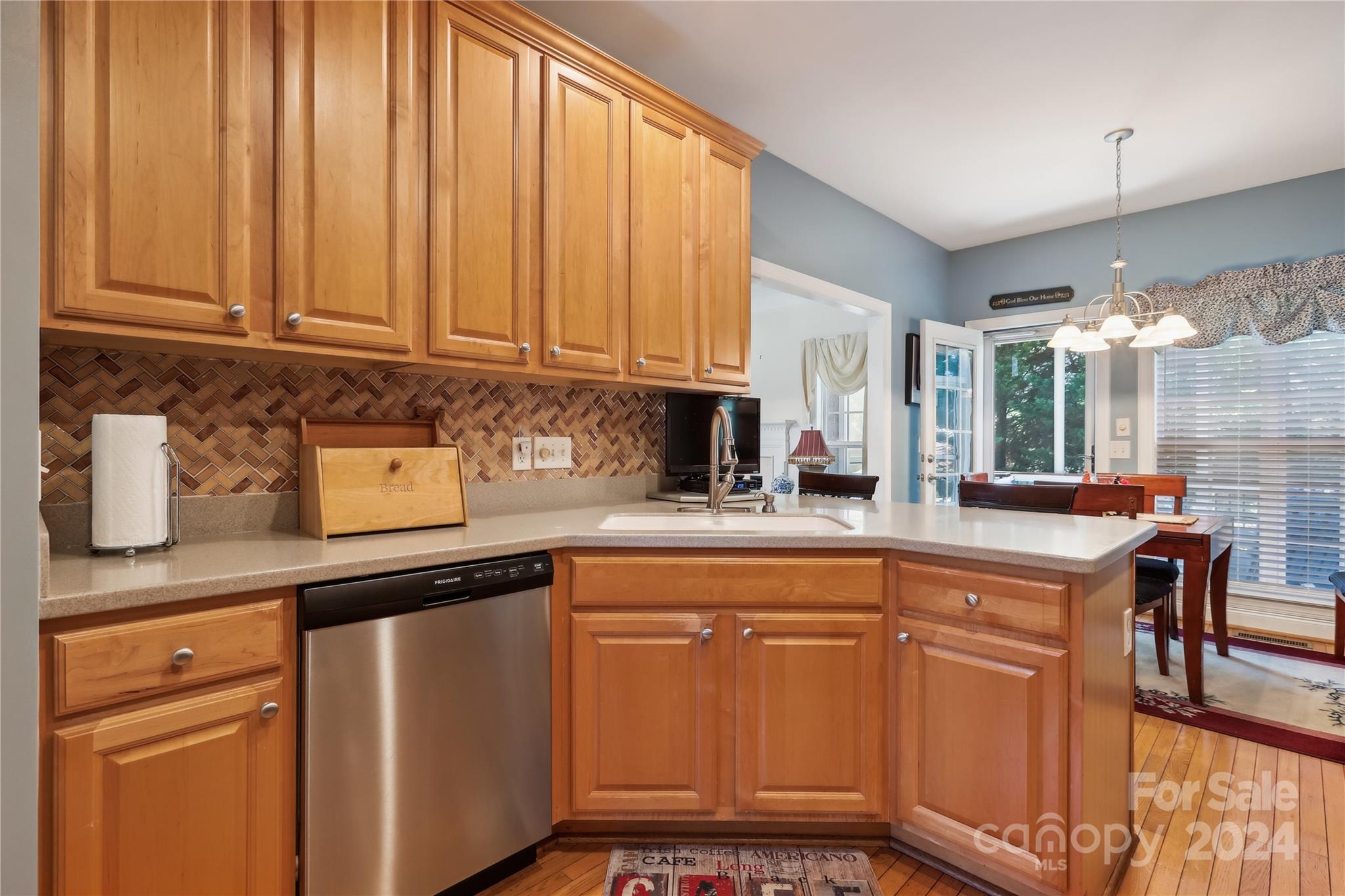 727 SW King Fredrick Lane
