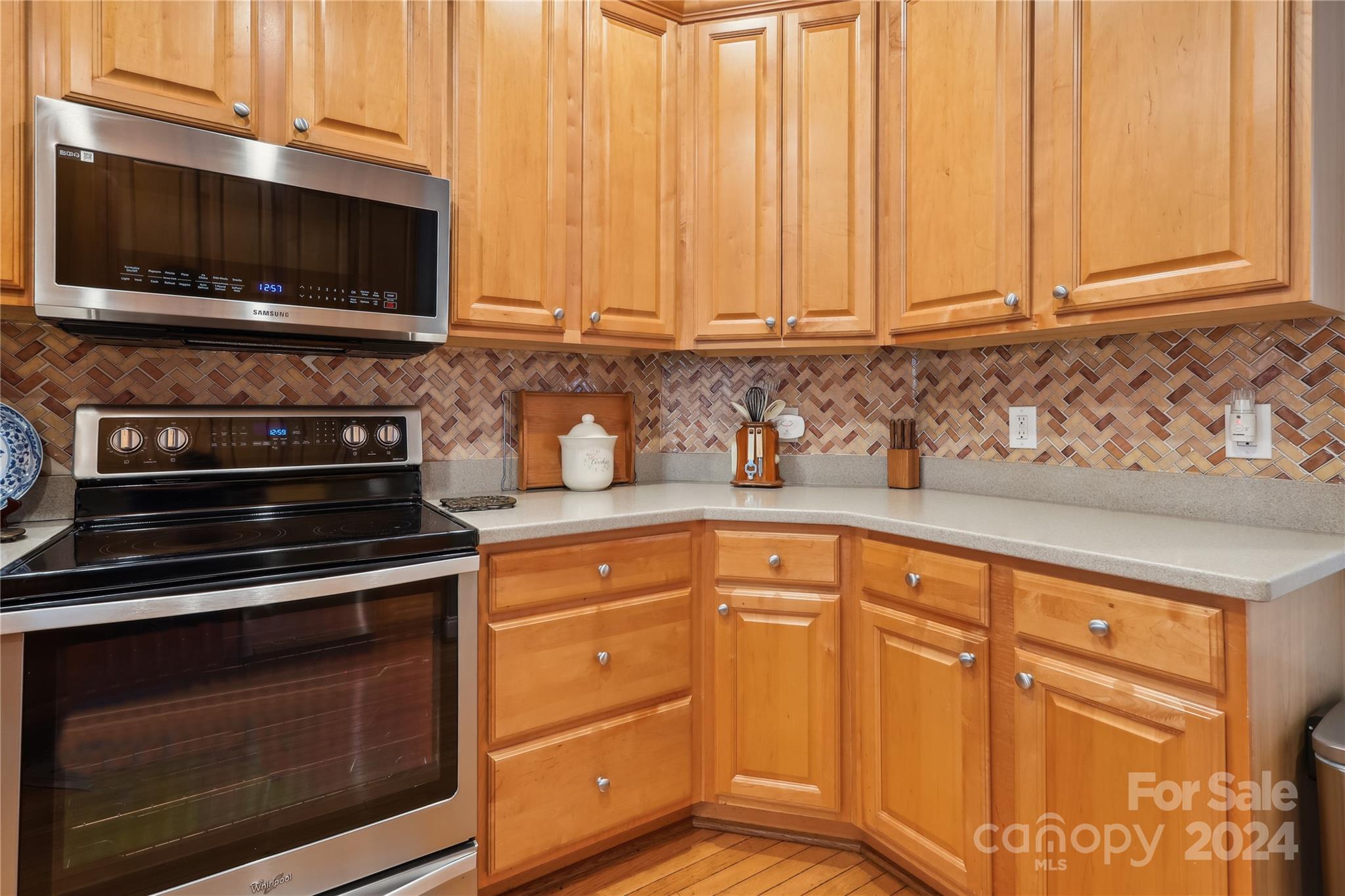 727 SW King Fredrick Lane