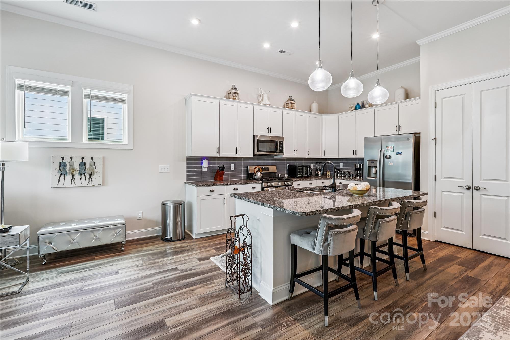 10400 Superb Lane