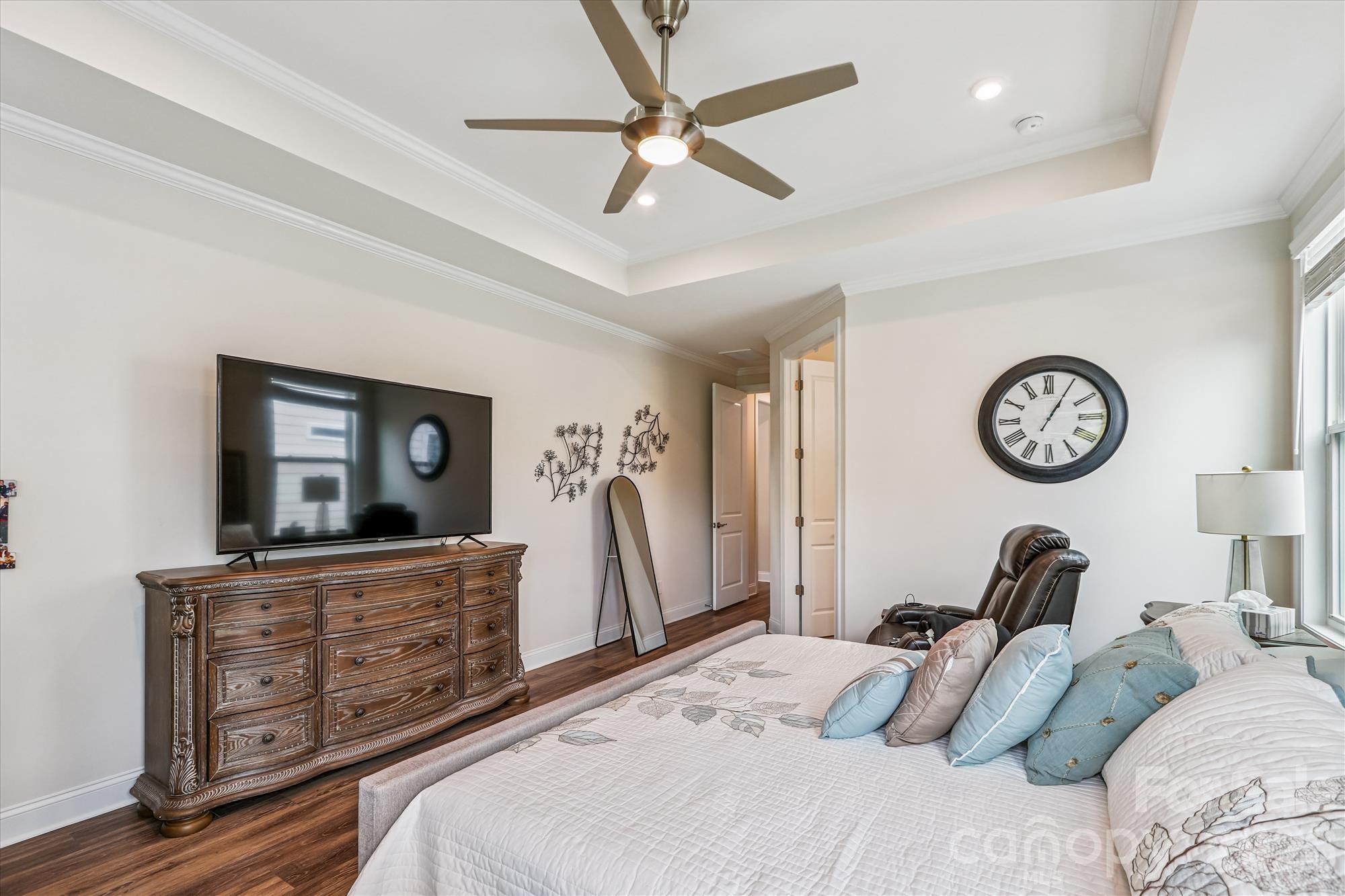 10400 Superb Lane