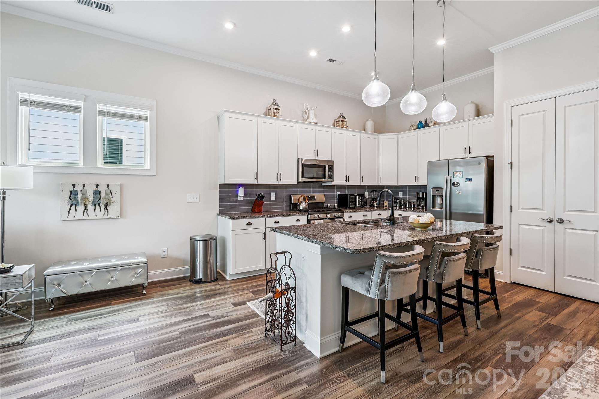 10400 Superb Lane