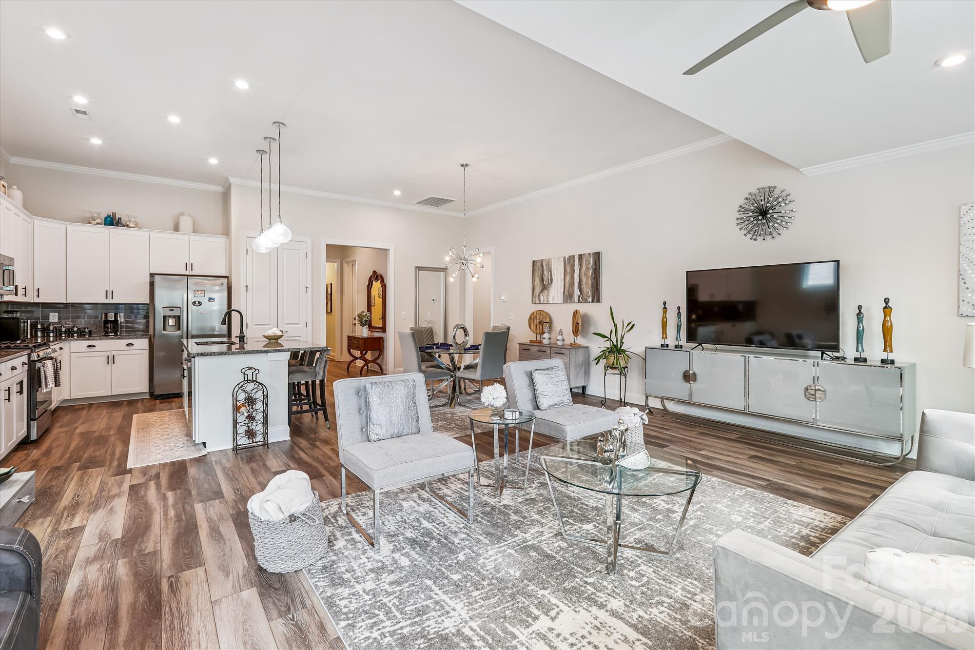 10400 Superb Lane