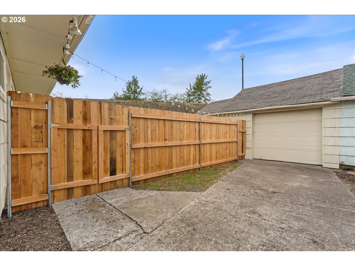 114 CHERRY ST NW