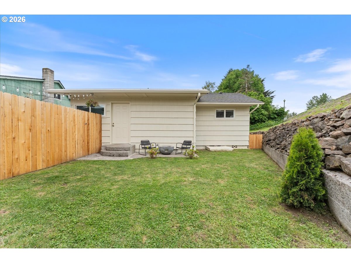 114 CHERRY ST NW