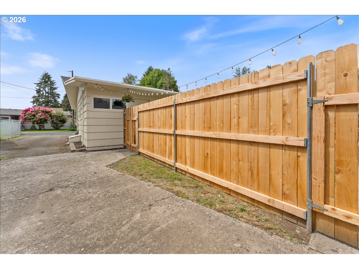 114 CHERRY ST NW