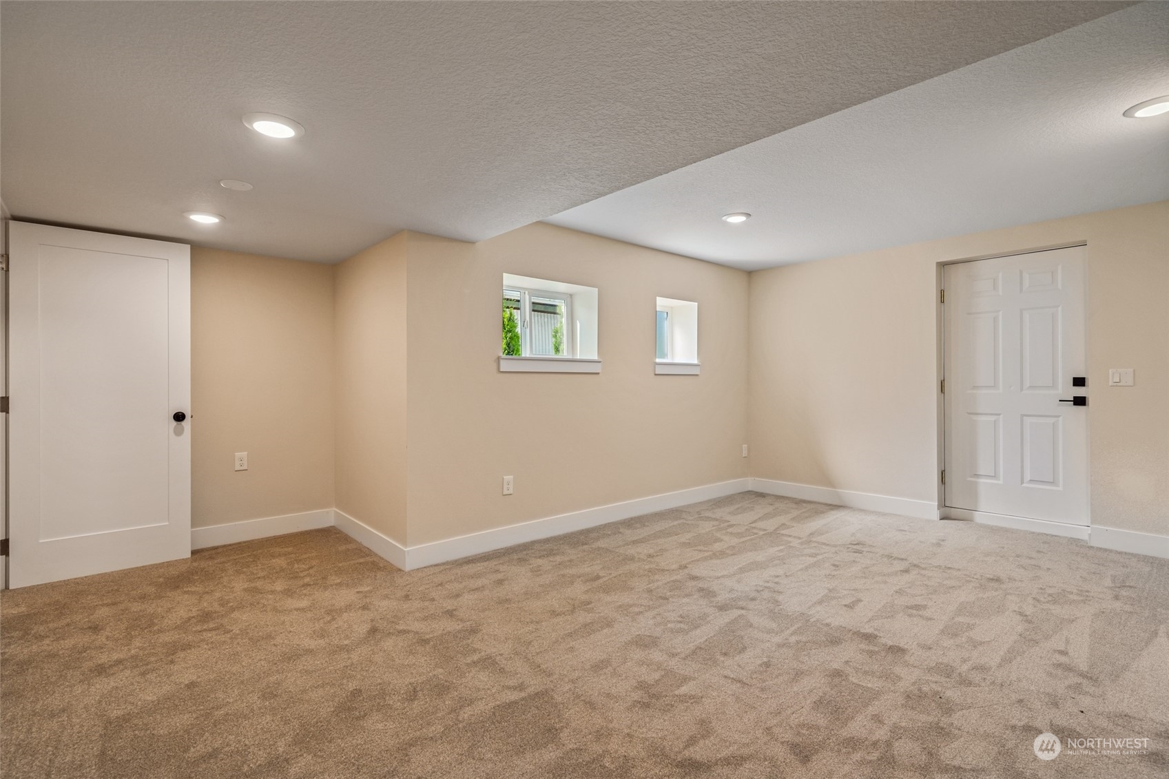 599 N 3rd Place