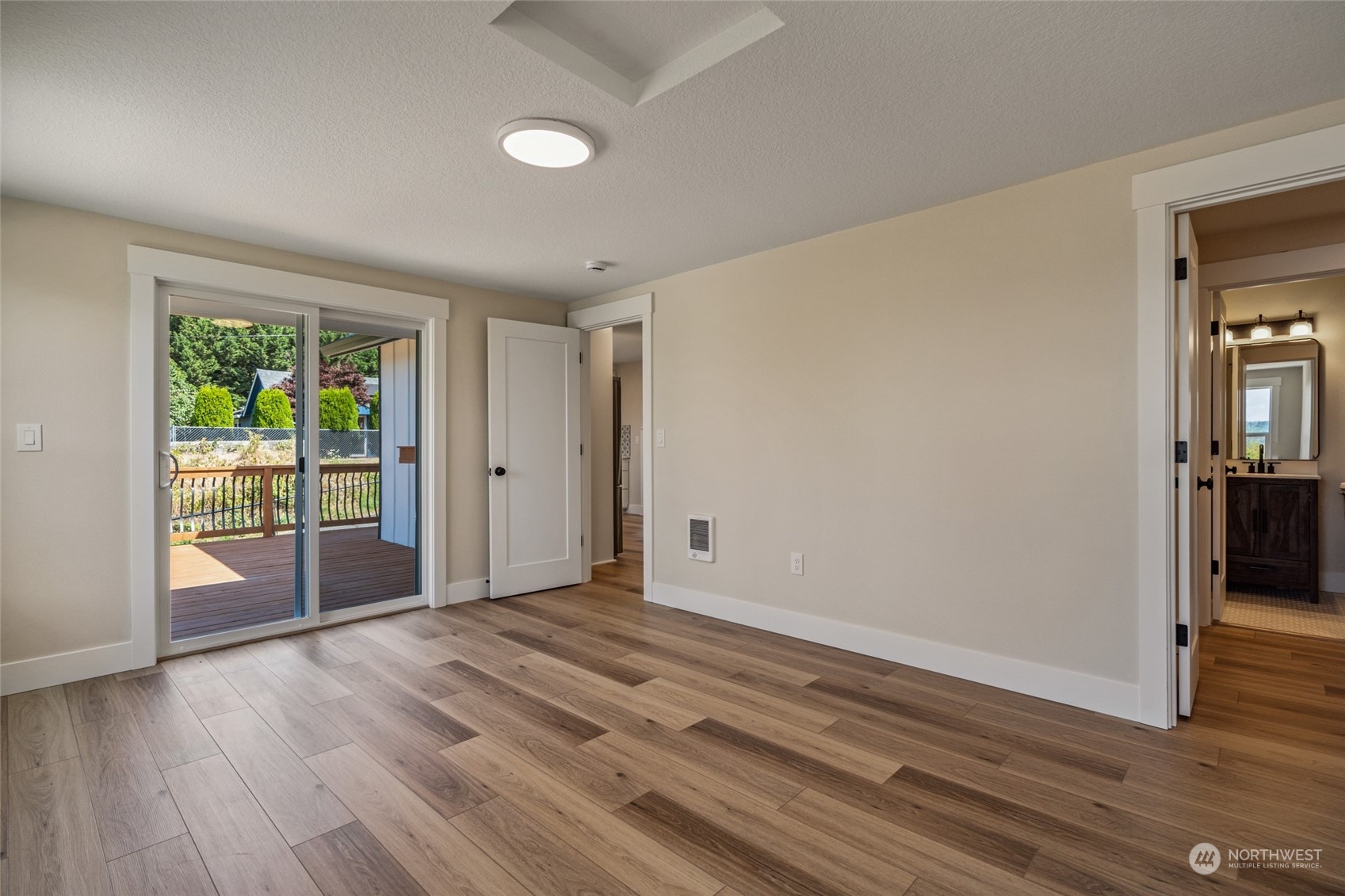 599 N 3rd Place