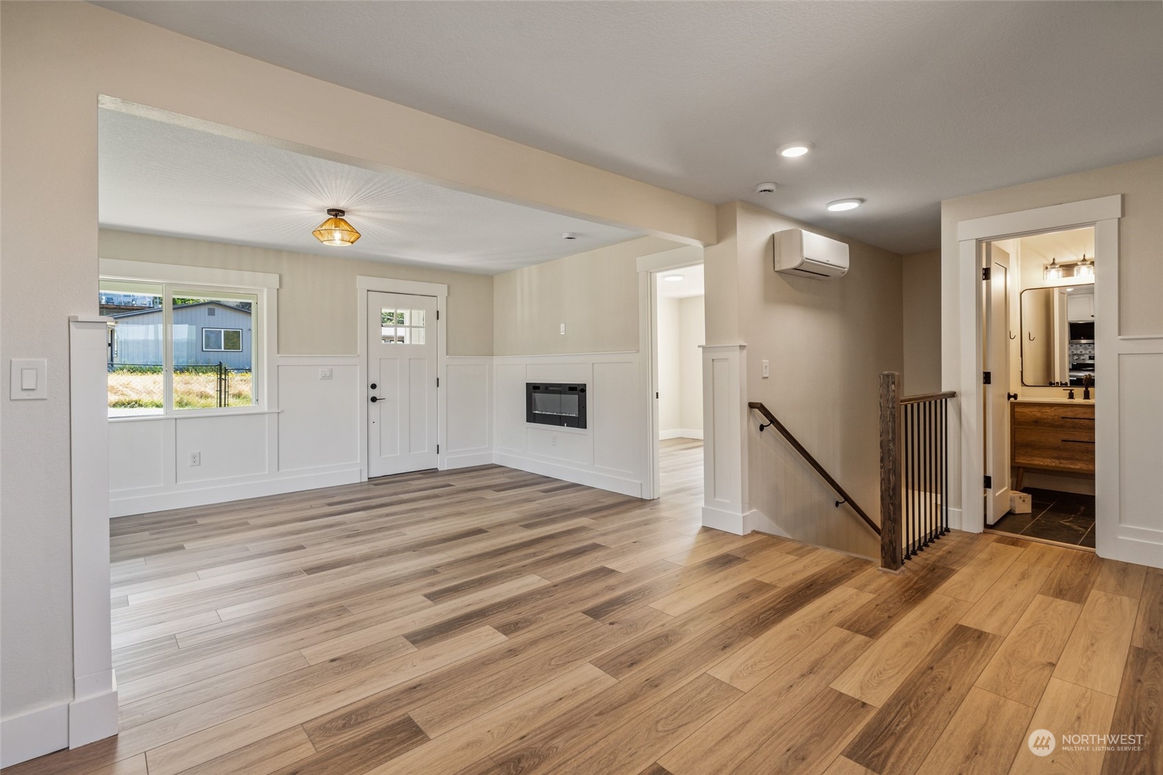 599 N 3rd Place