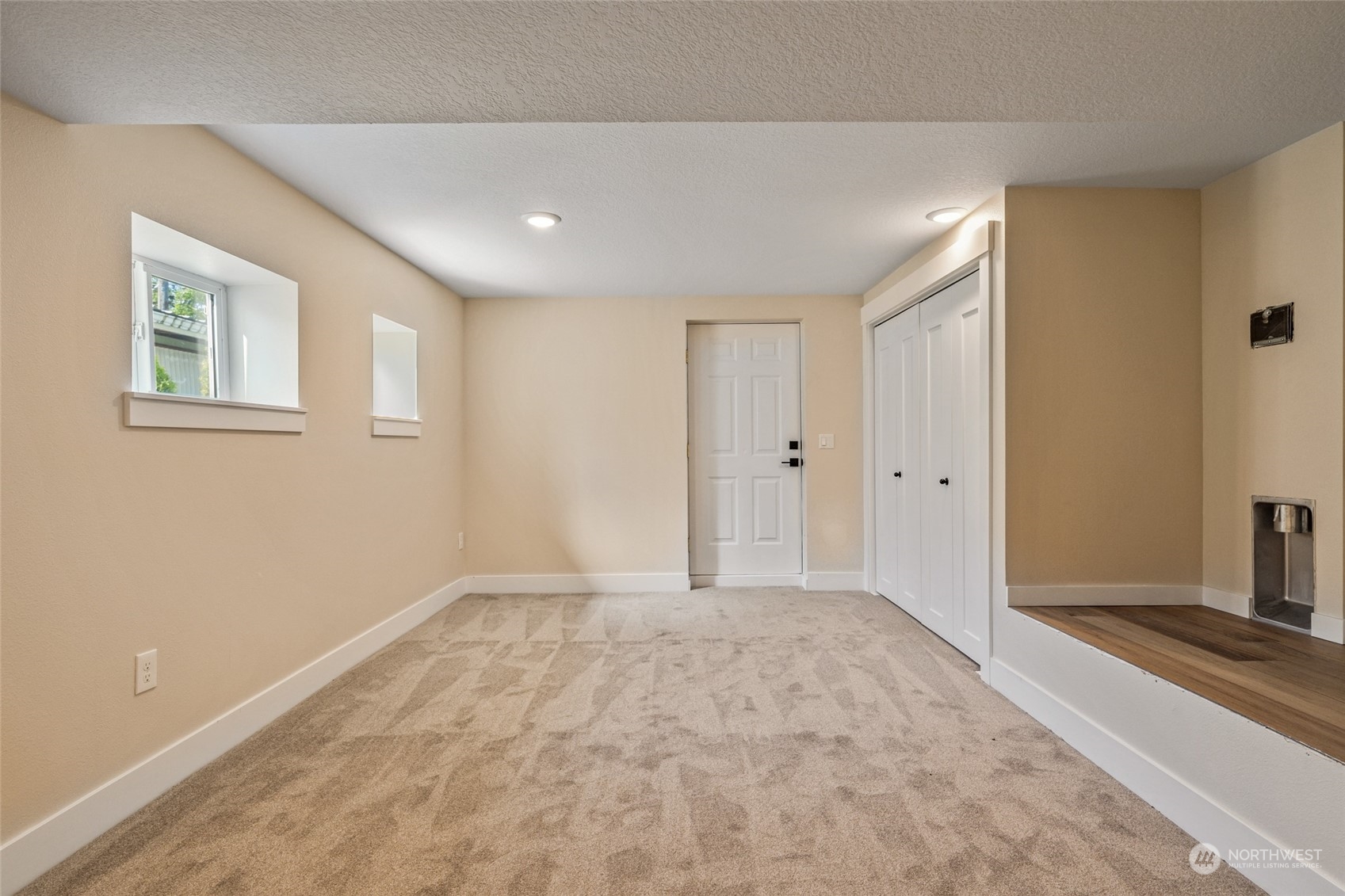 599 N 3rd Place