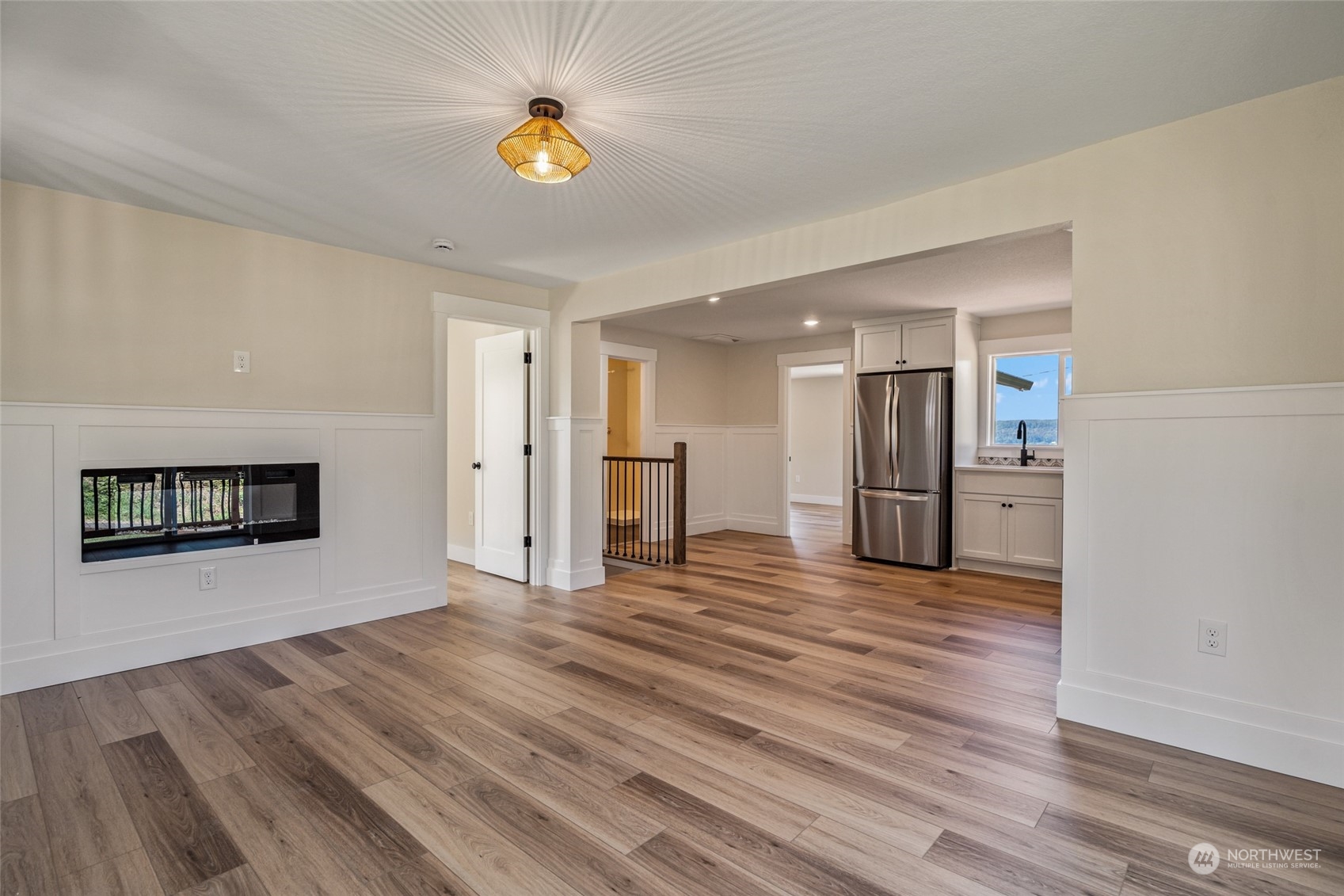 599 N 3rd Place