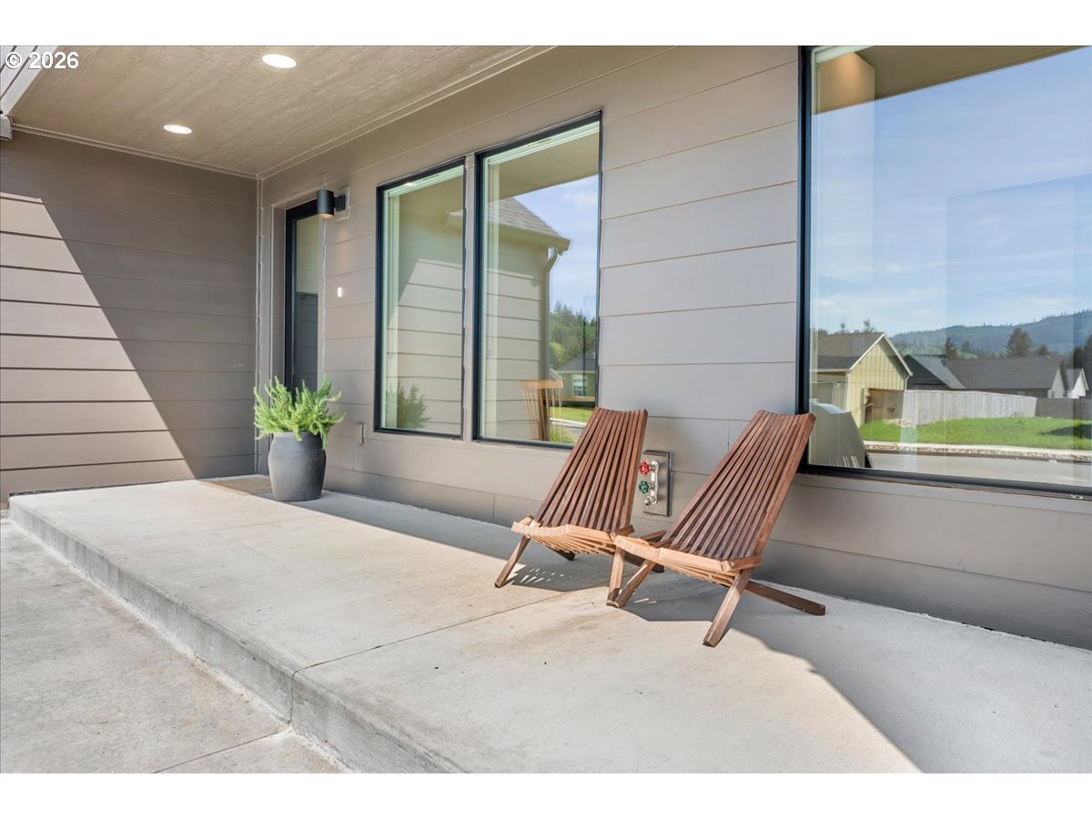 106 W MCDOWELL CT