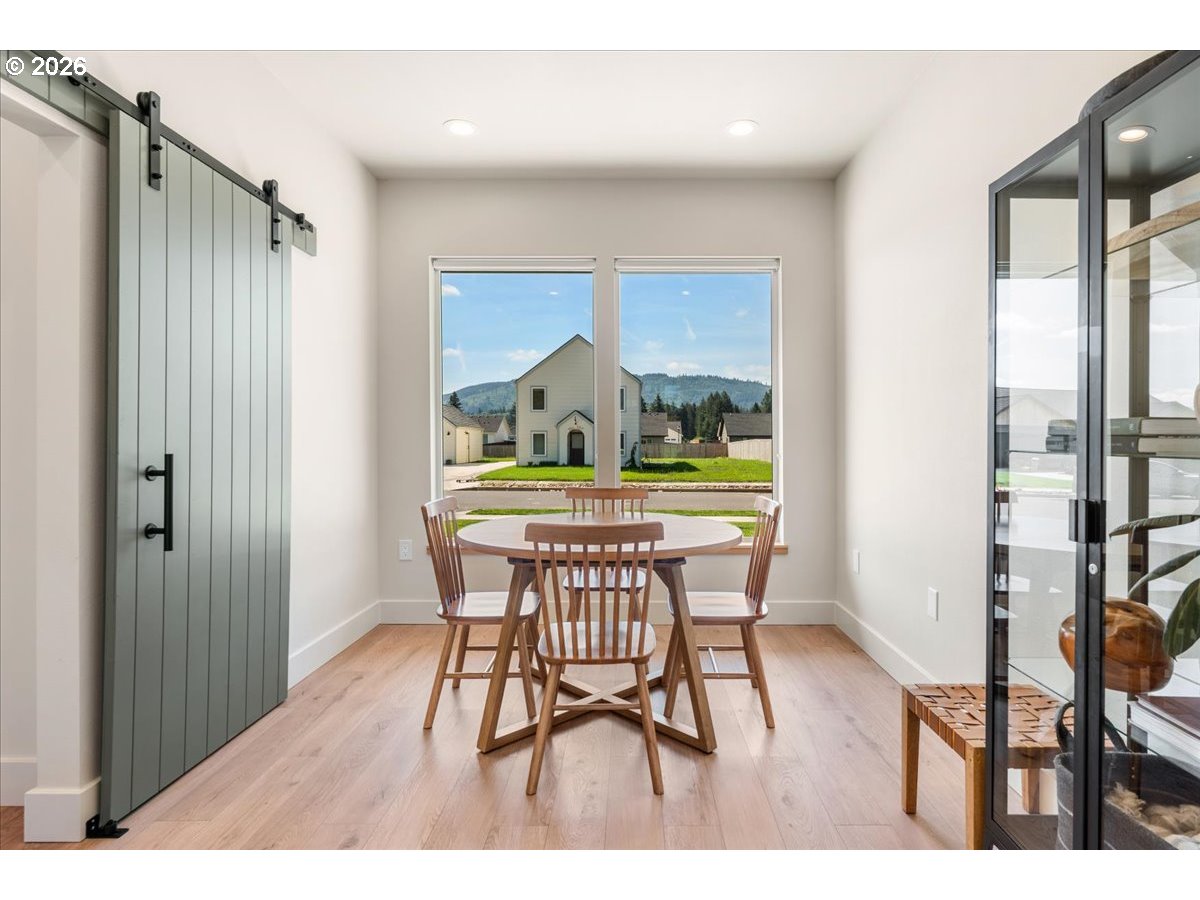 106 W MCDOWELL CT