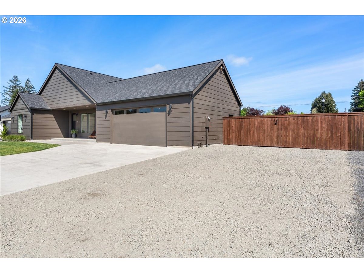 106 W MCDOWELL CT