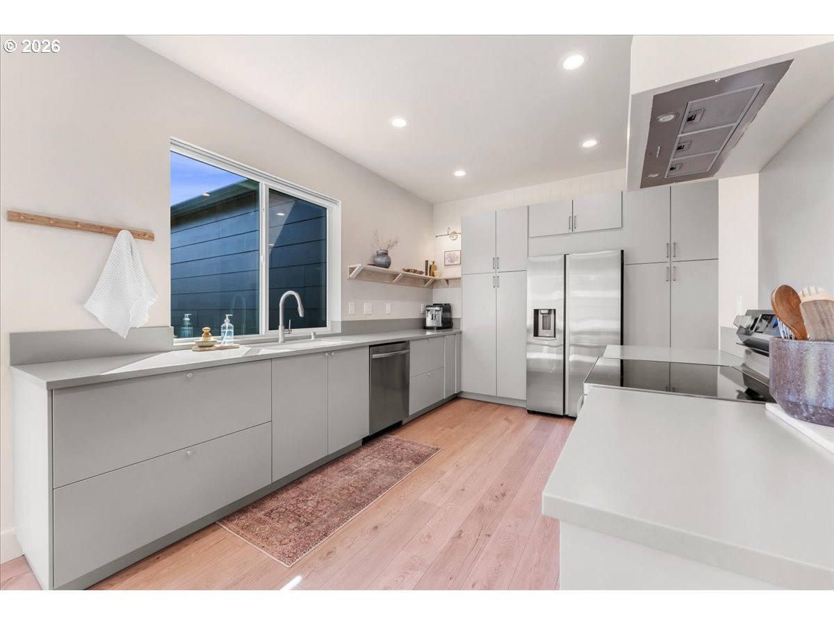 106 W MCDOWELL CT