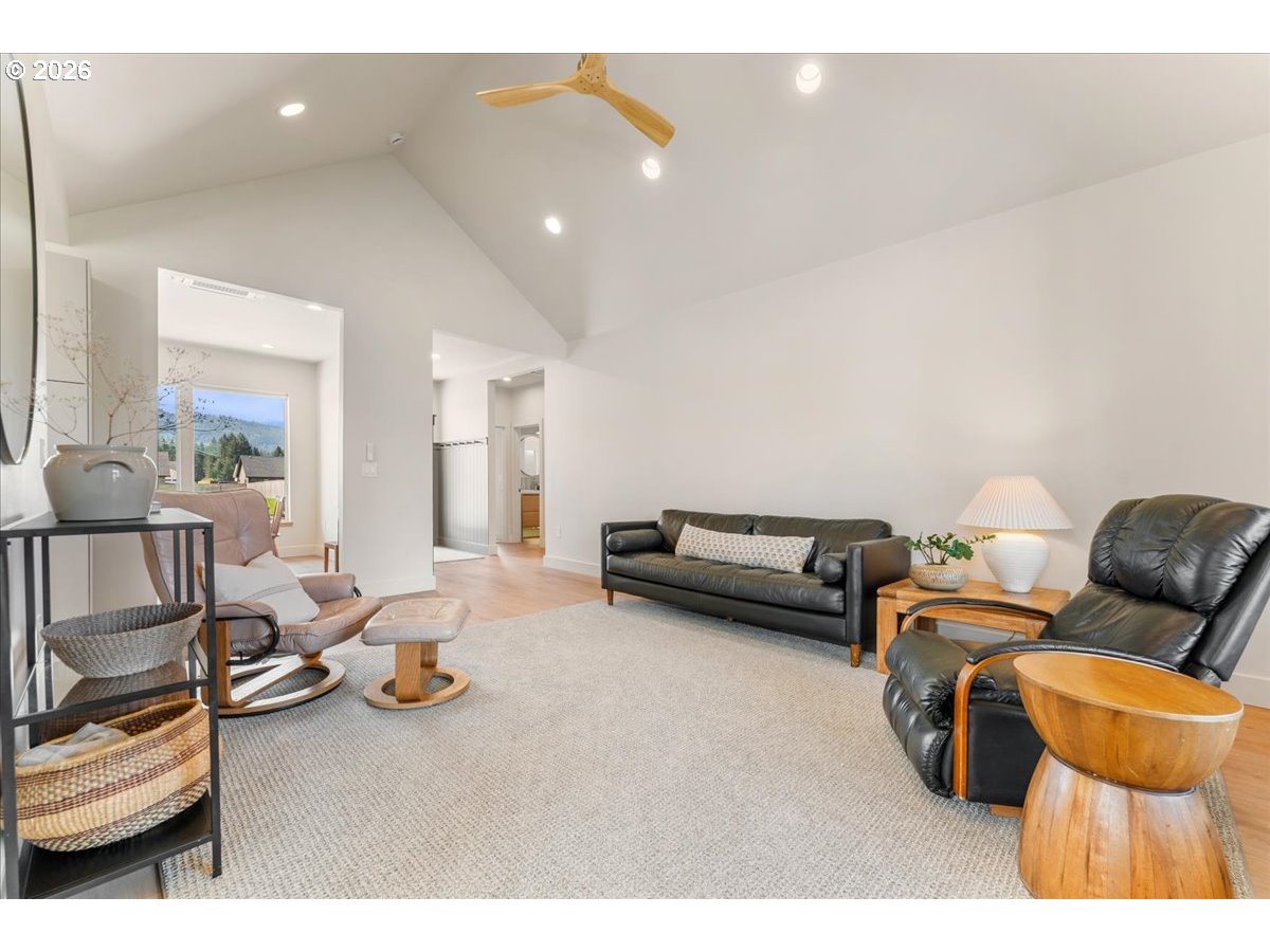106 W MCDOWELL CT