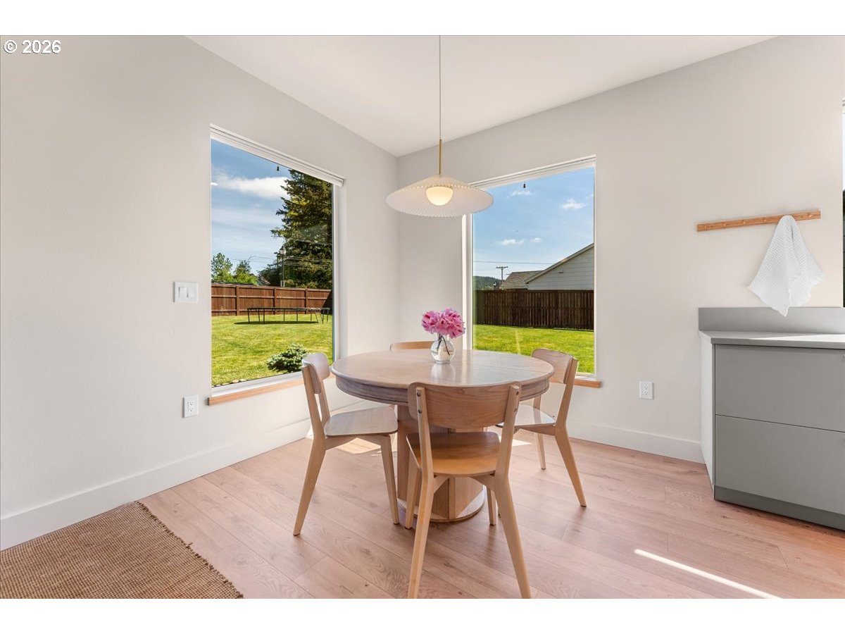 106 W MCDOWELL CT