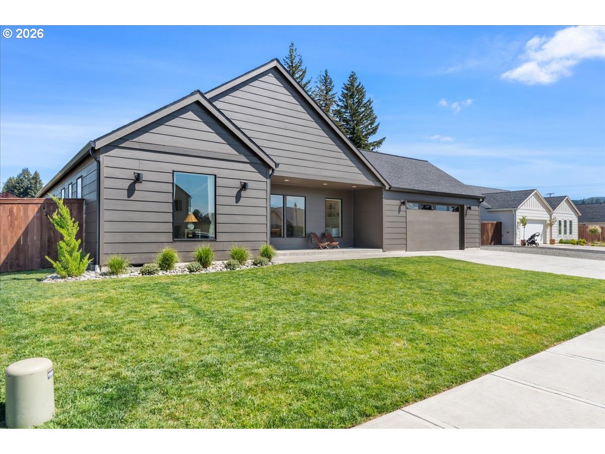106 W MCDOWELL CT