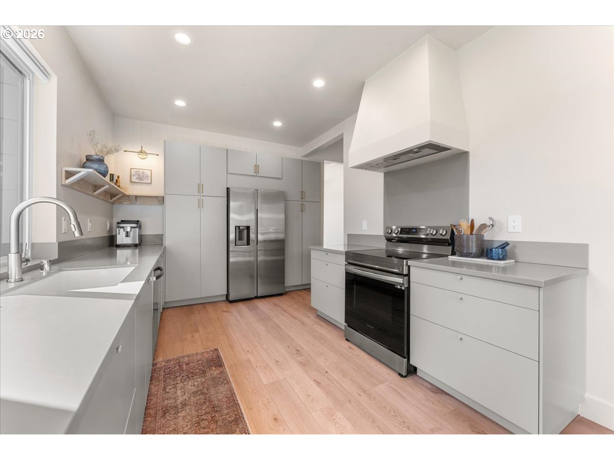 106 W MCDOWELL CT