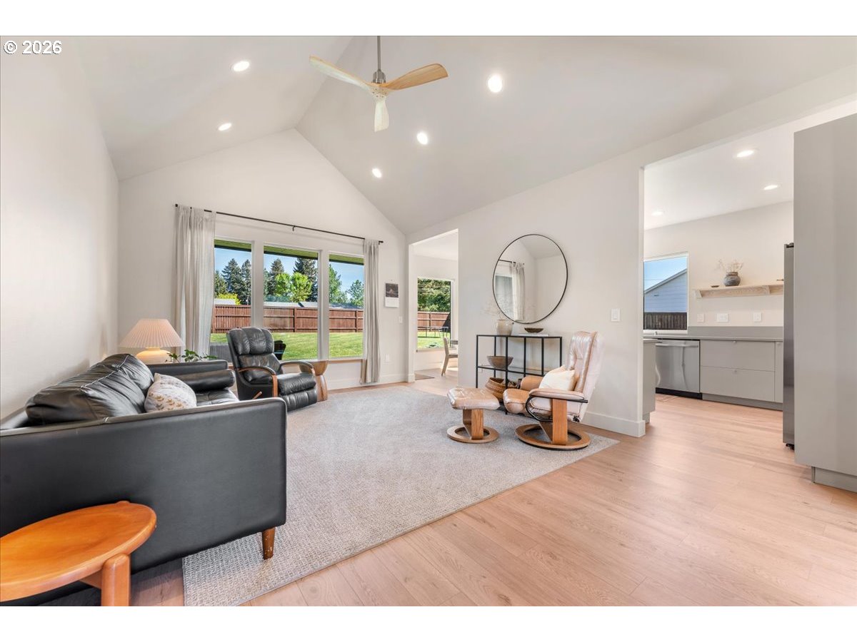 106 W MCDOWELL CT