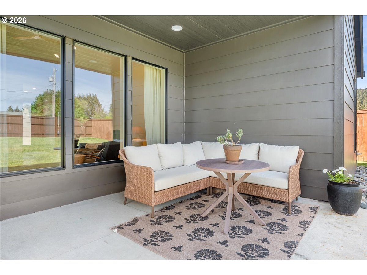 106 W MCDOWELL CT