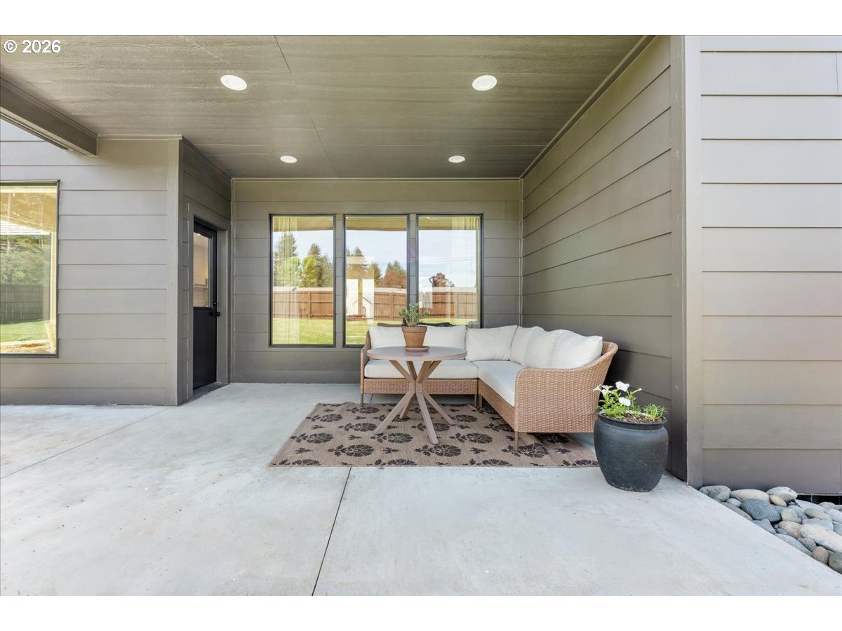 106 W MCDOWELL CT