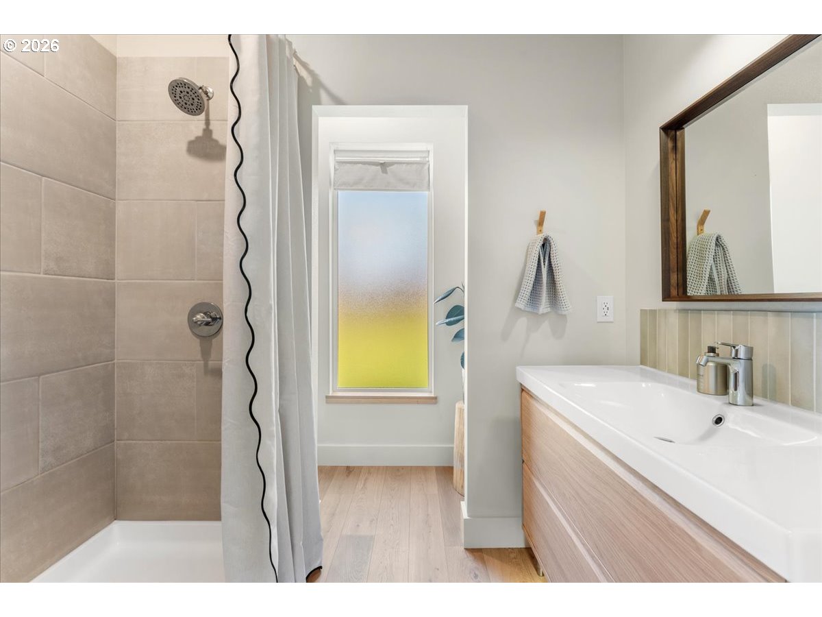 106 W MCDOWELL CT